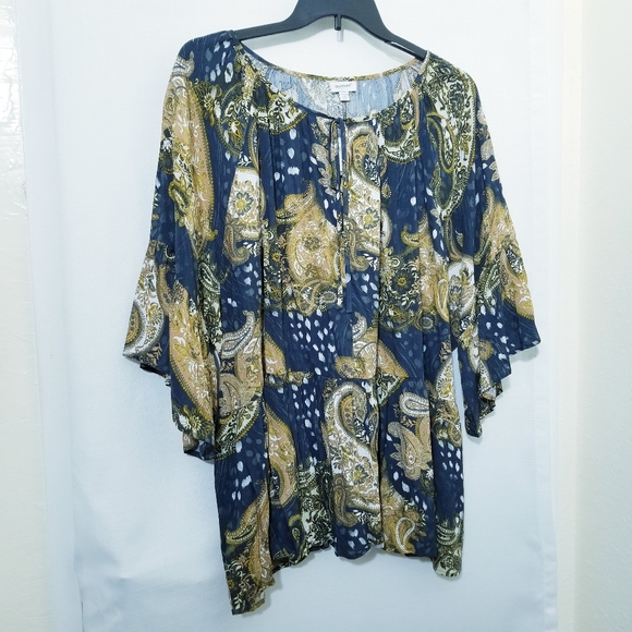 Plus size Avenue flowy top - Picture 3 of 10